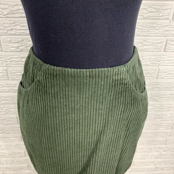 Stefano Basics Hunter Green Corduroy Mini Skirt Size 8 - Picture 3 of 6